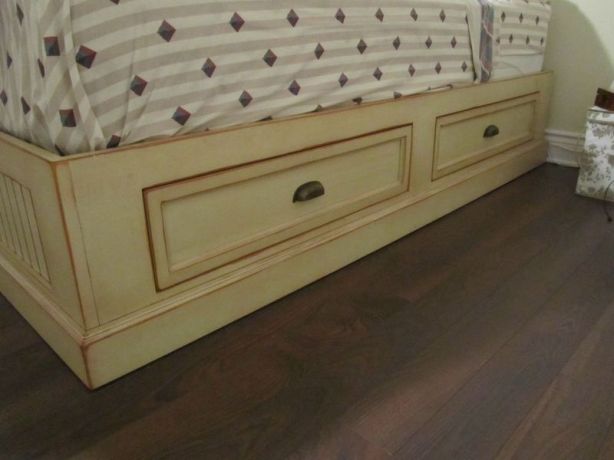 queen bed with drawers
